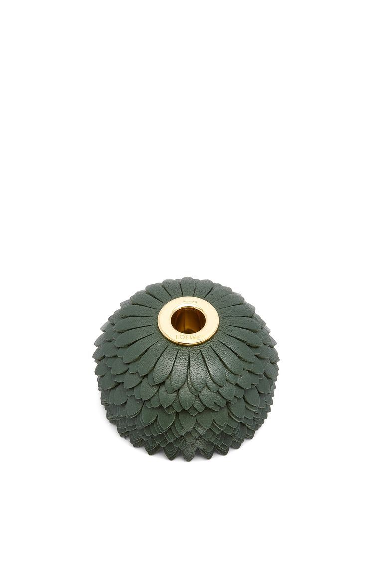 Flower charm in calfskin and brass