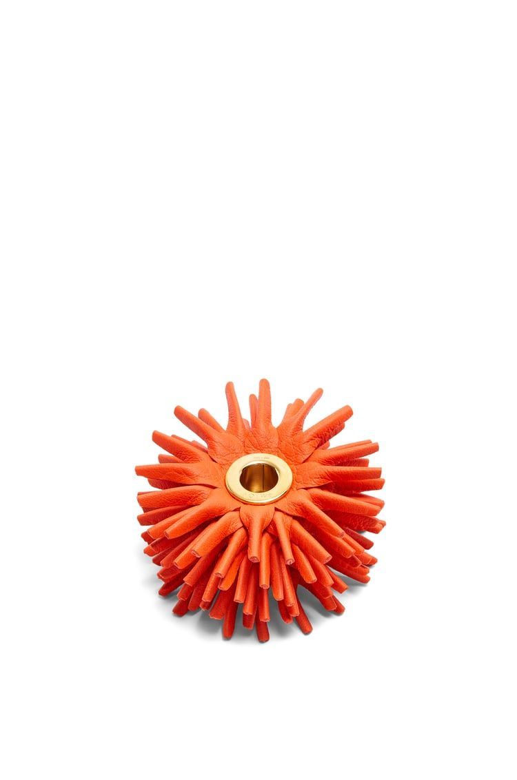 Small flower charm in calfskin and brass
