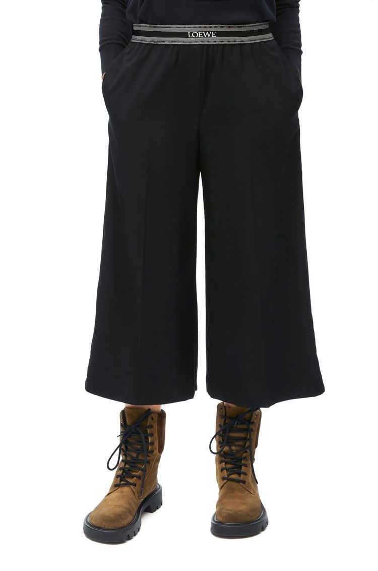 Cropped trousers in wool