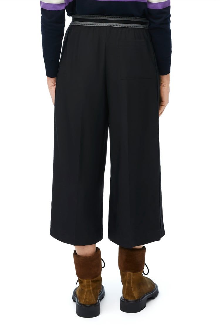 Cropped trousers in wool