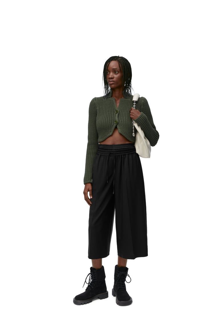 Cropped trousers in wool