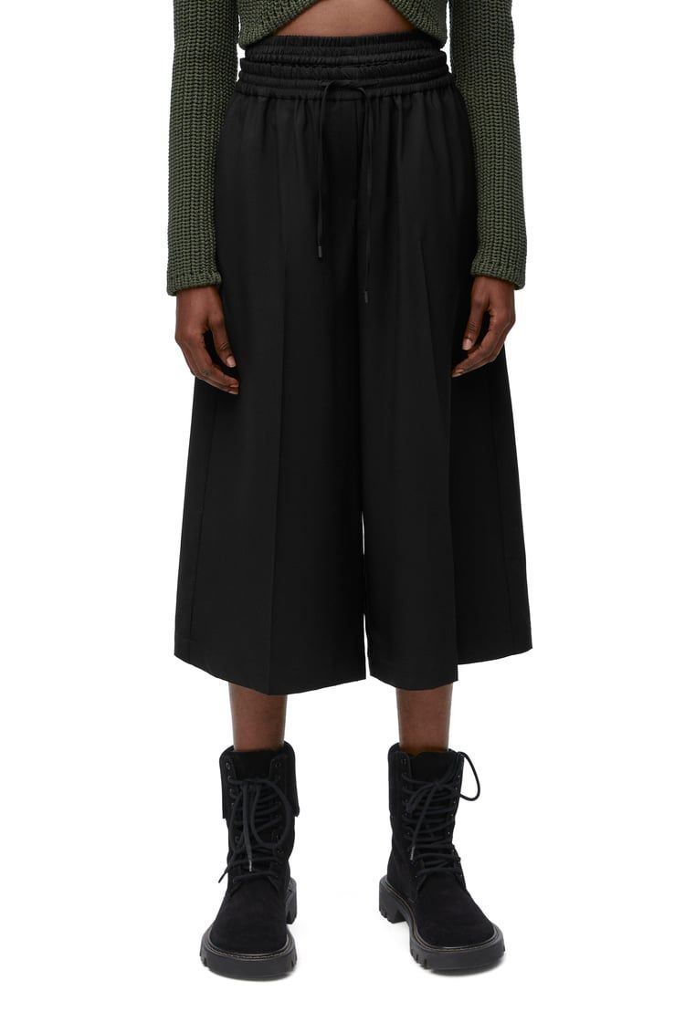 Cropped trousers in wool