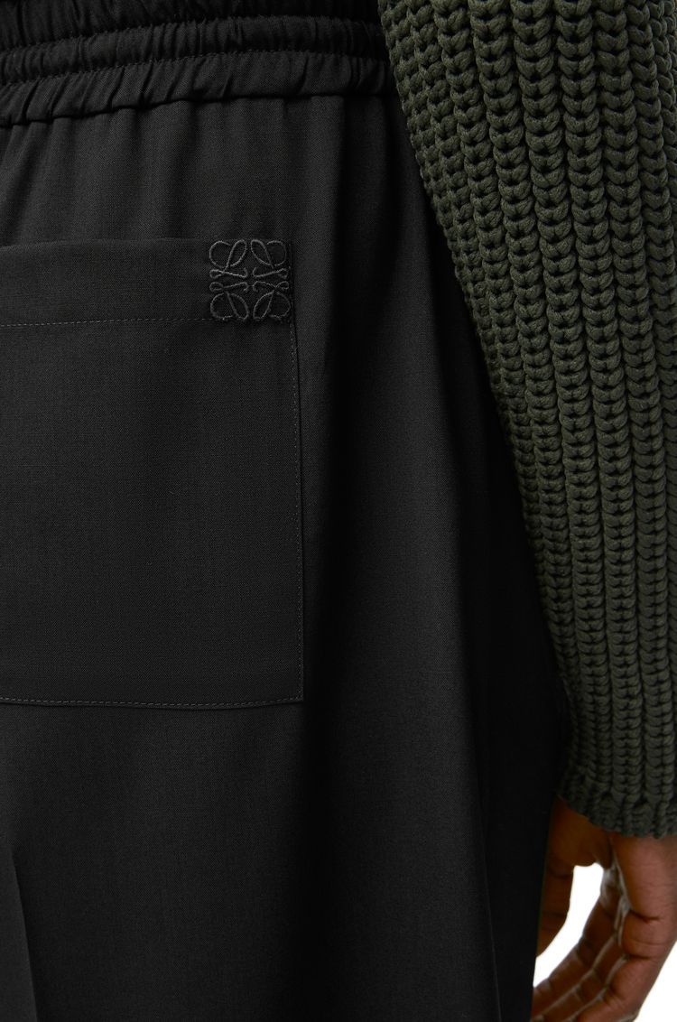 Cropped trousers in wool