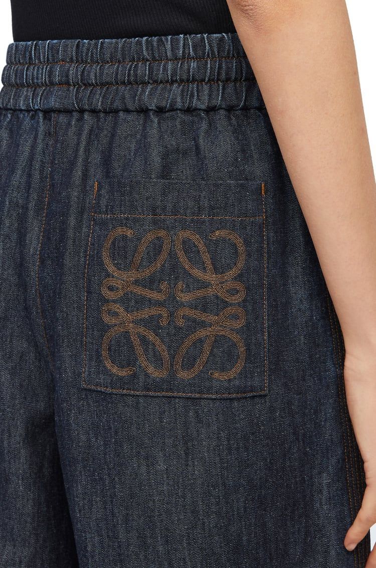 Cropped trousers in denim