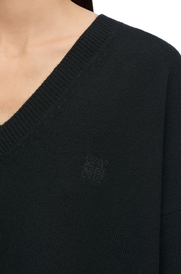 Asymmetric sweater in cashmere