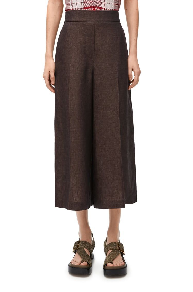 Cropped trousers in linen