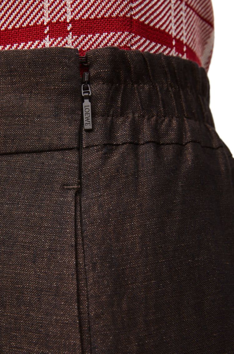 Cropped trousers in linen