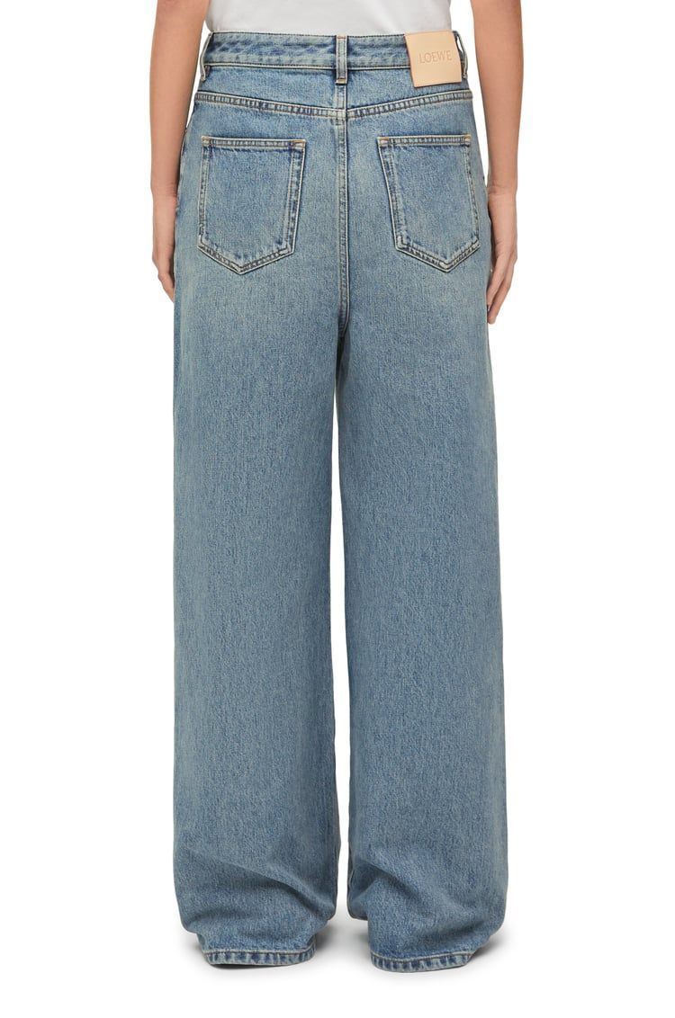 High waisted jeans in denim