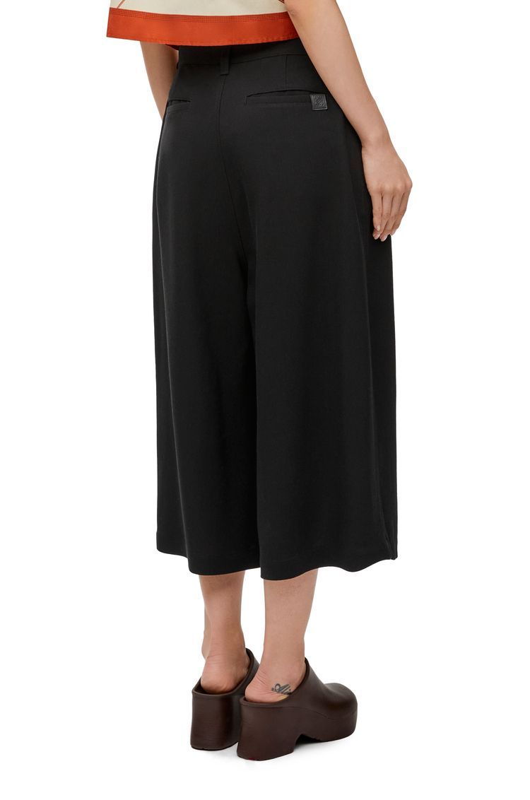 Pleated trousers in viscose and linen