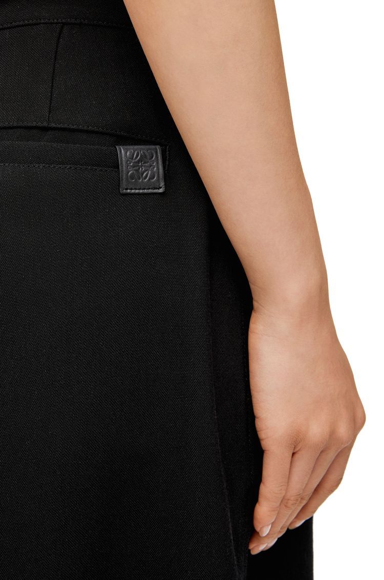 Pleated trousers in viscose and linen