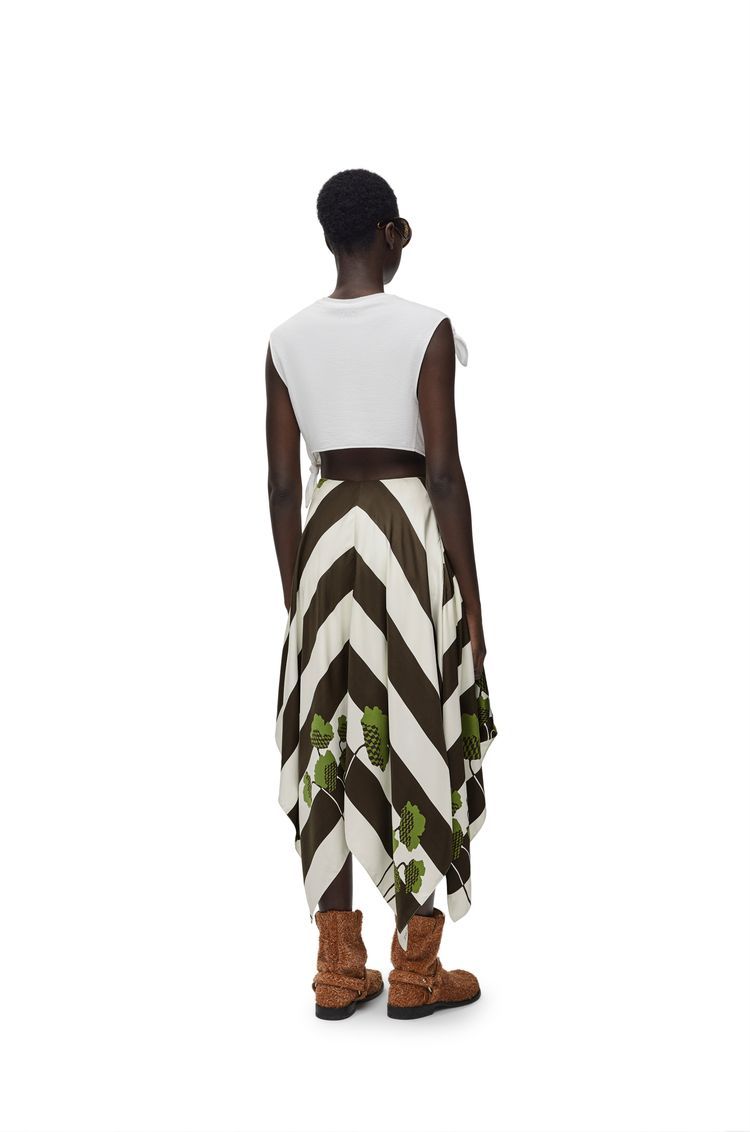 Asymmetric skirt in silk