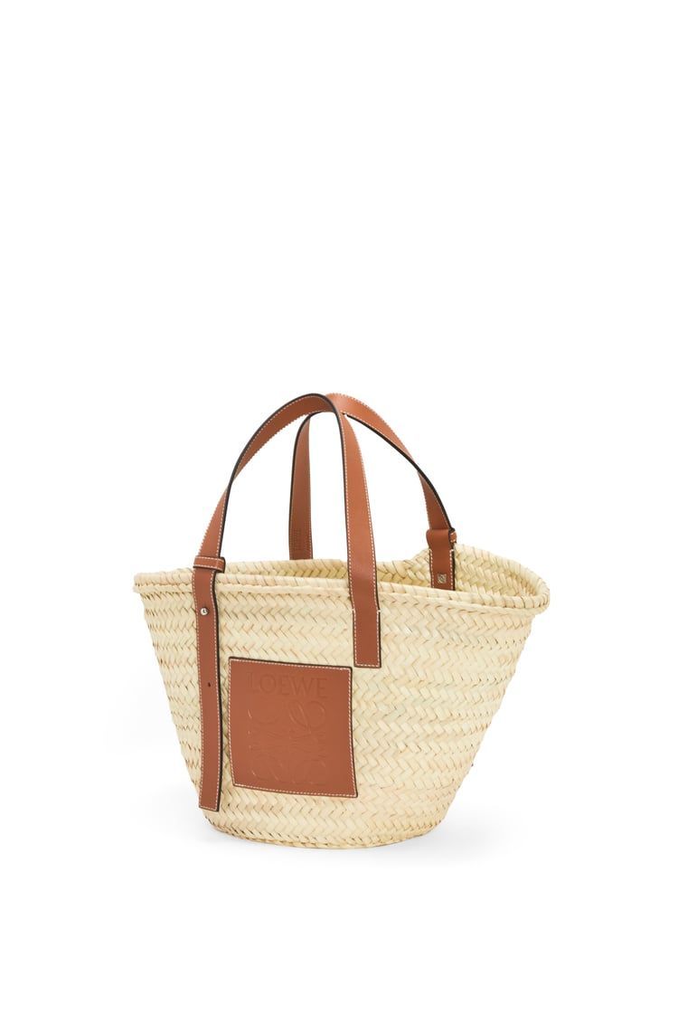 Basket bag in palm leaf and calfskin & Fish drawstring pouch in denim