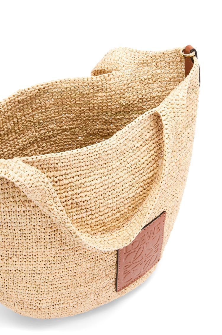 Slit bag in raffia and calfskin