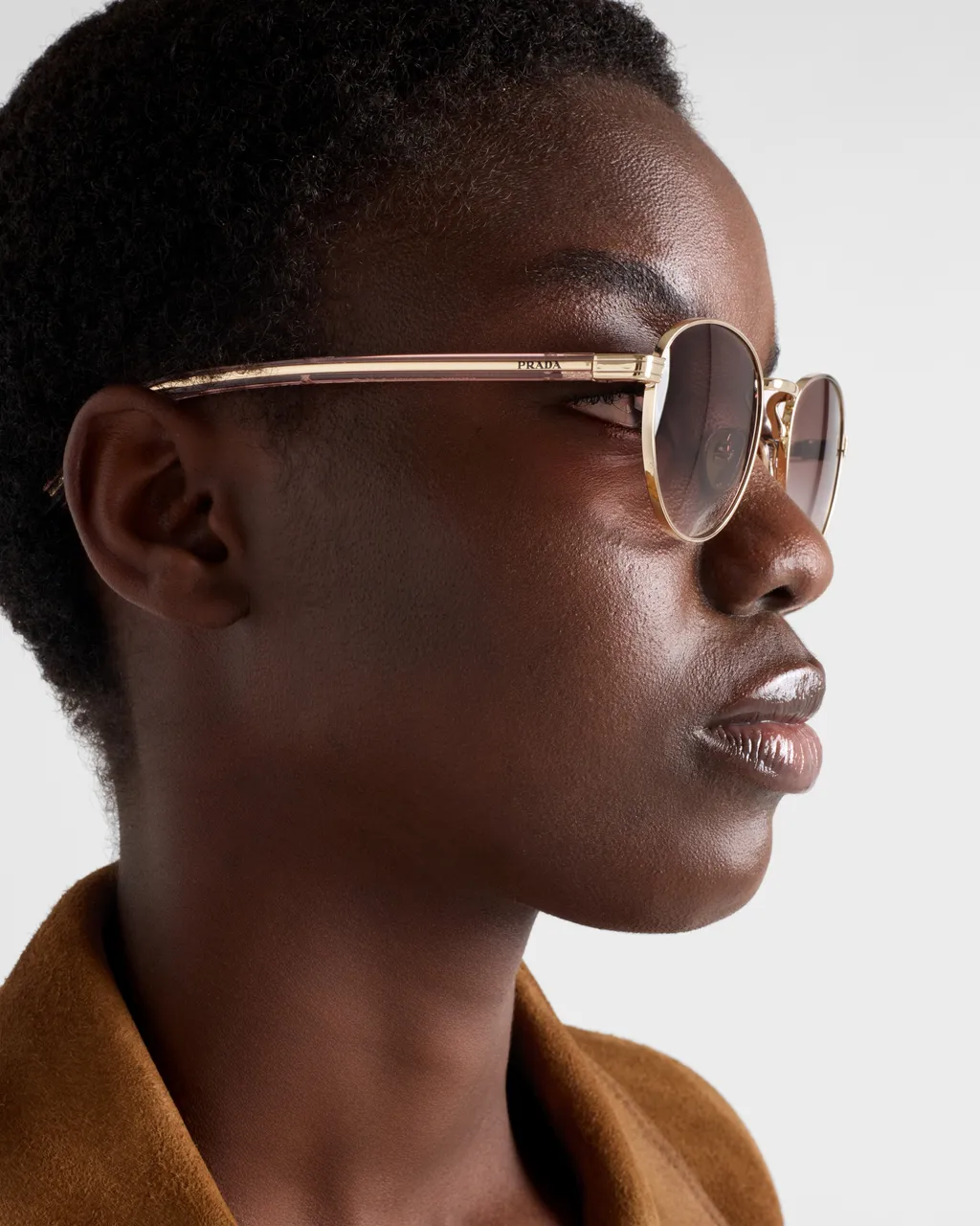 Sunglasses With The Iconic Metal Plaque