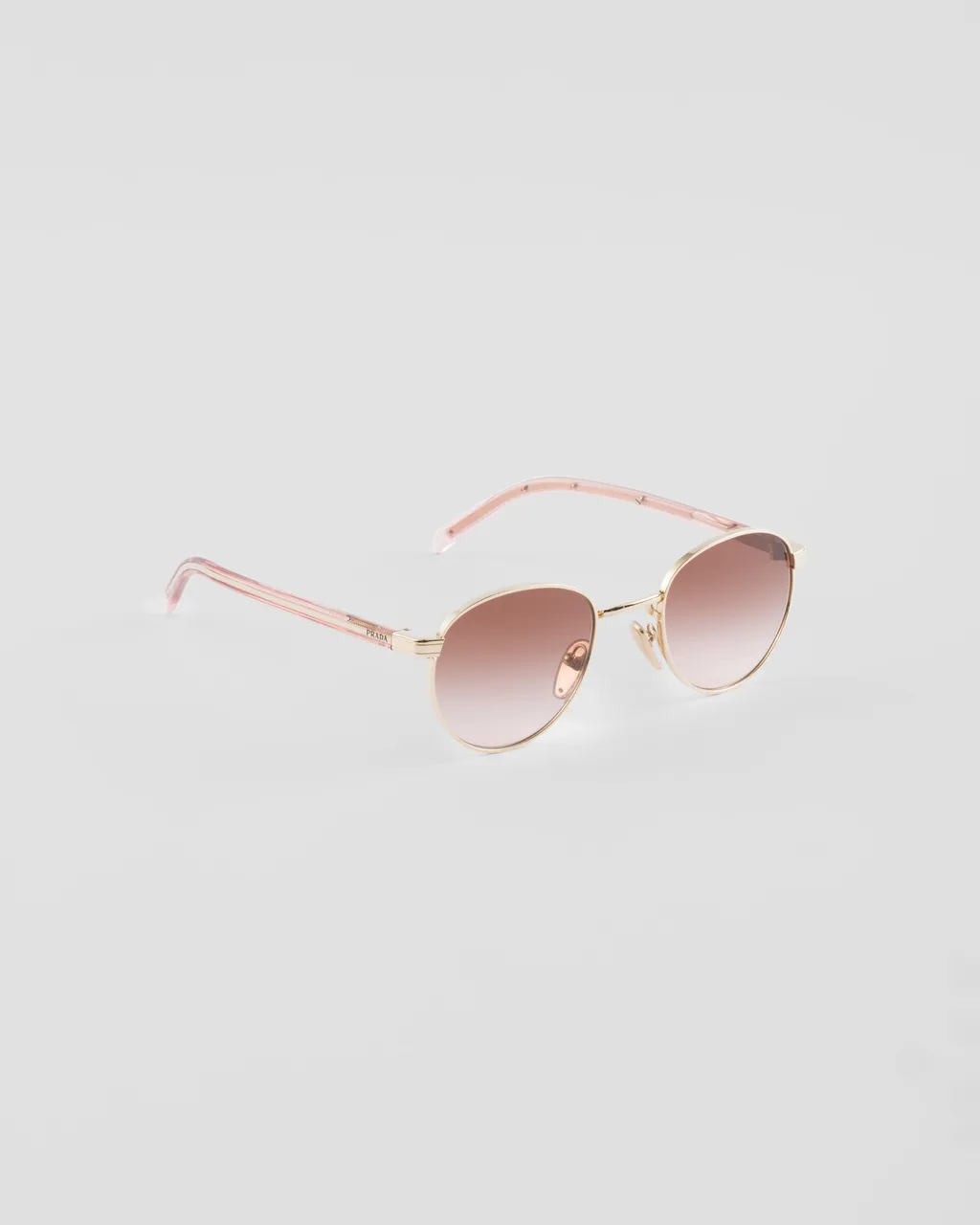 Sunglasses With The Iconic Metal Plaque