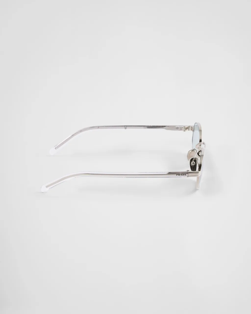 Sunglasses With The Iconic Metal Plaque