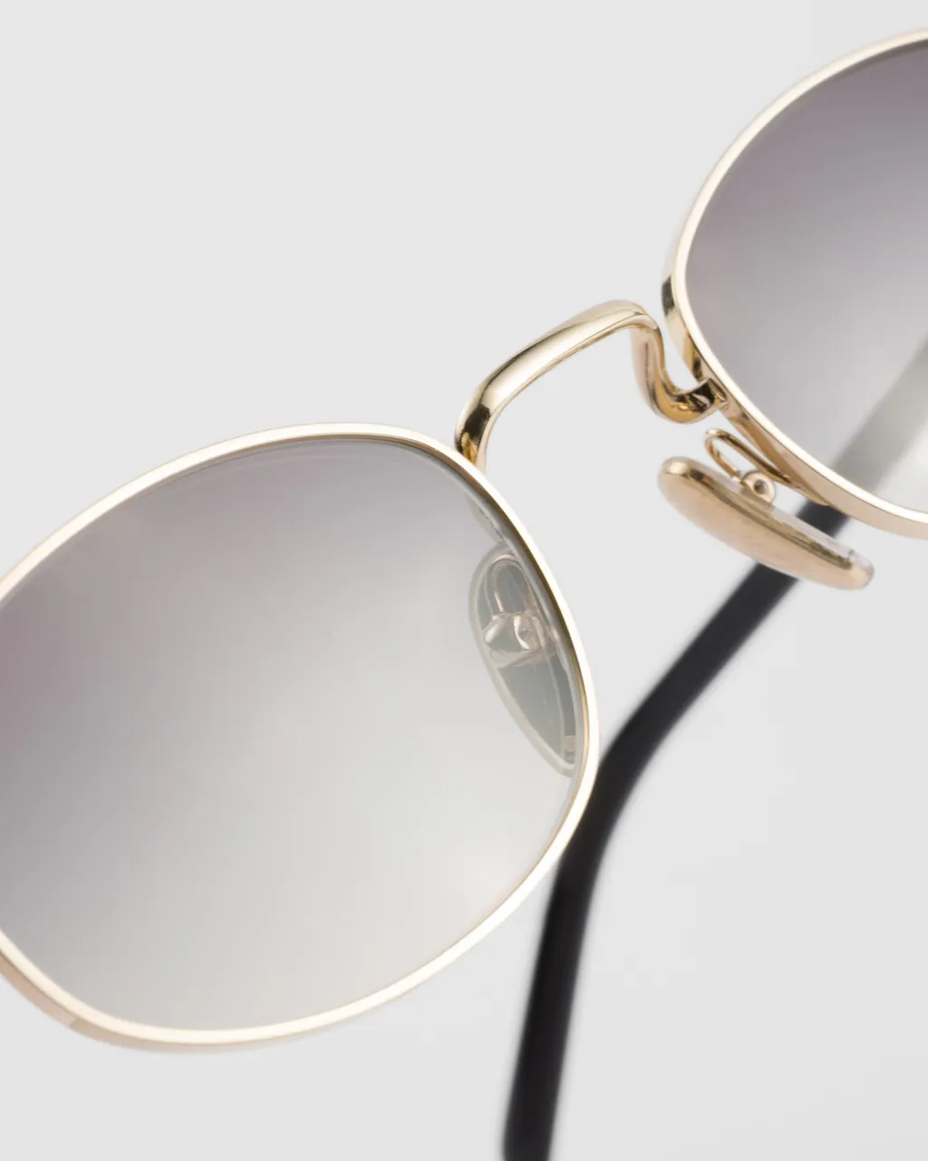 Sunglasses With The Iconic Metal Plaque