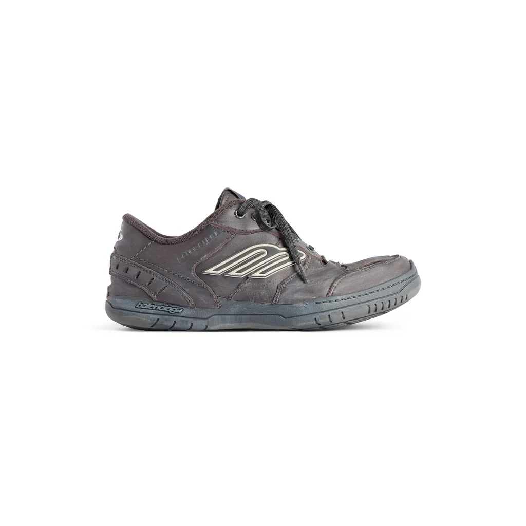 Hamptons Worn-Out Sneaker
