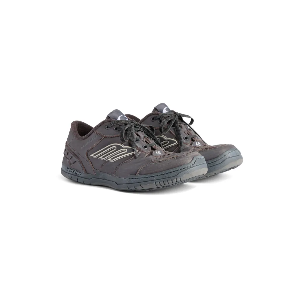Hamptons Worn-Out Sneaker