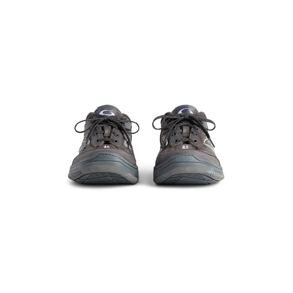 Hamptons Worn-Out Sneaker
