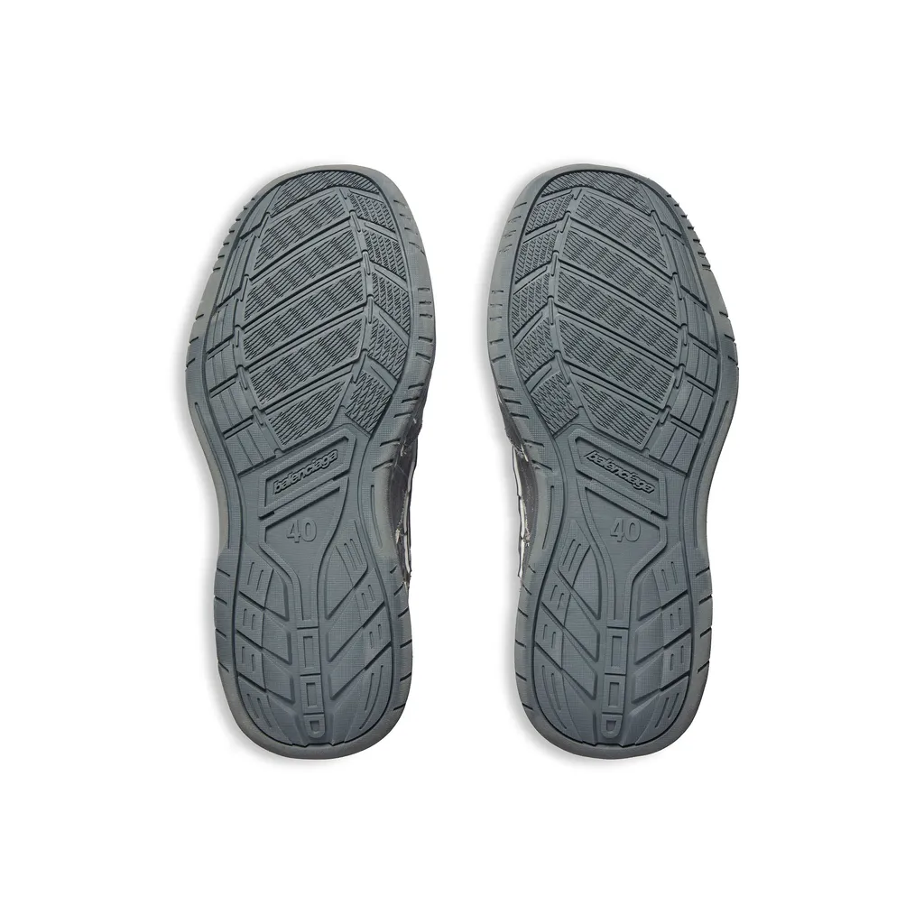 Hamptons Worn-Out Sneaker