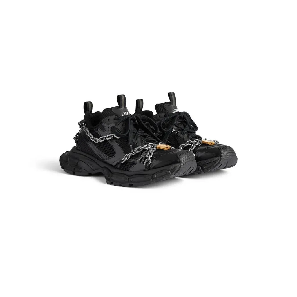 3Xl Chain Sneaker