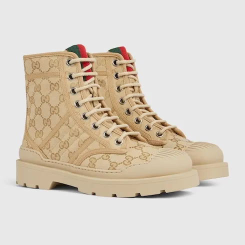 Boot With Web