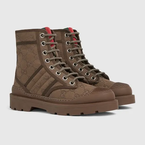 Boot With Web