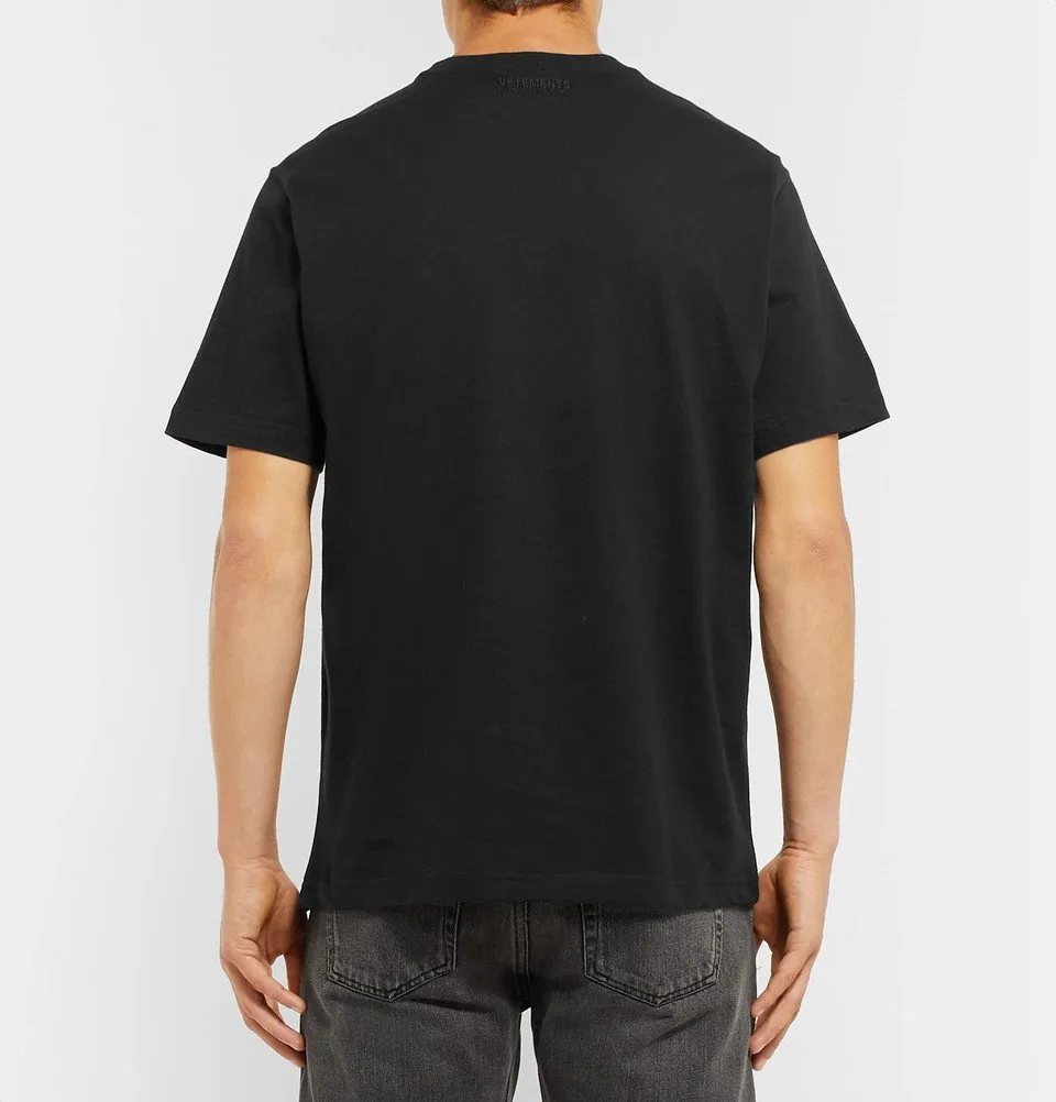 Hug Me Graphic T-Shirt