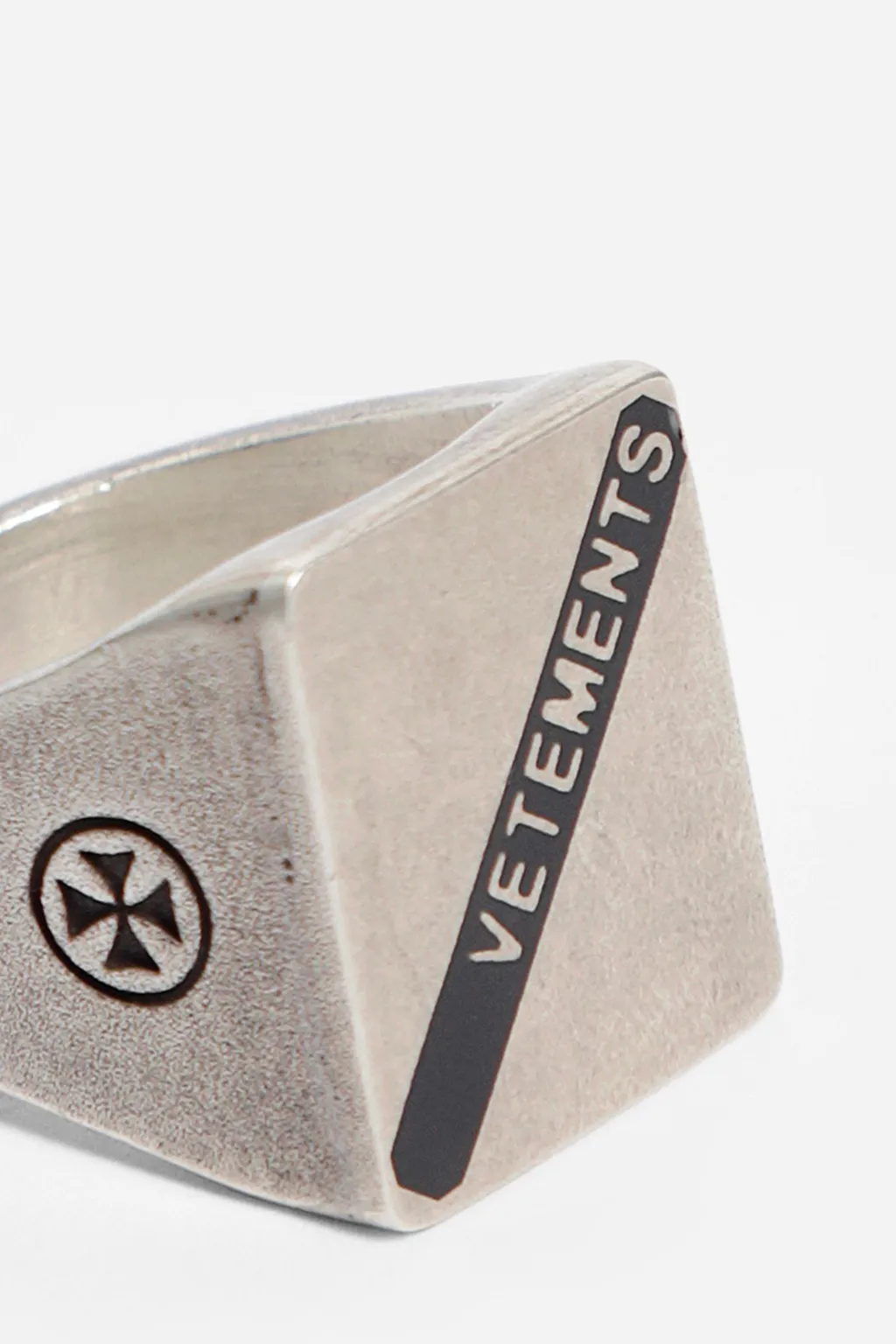 Logo Ring