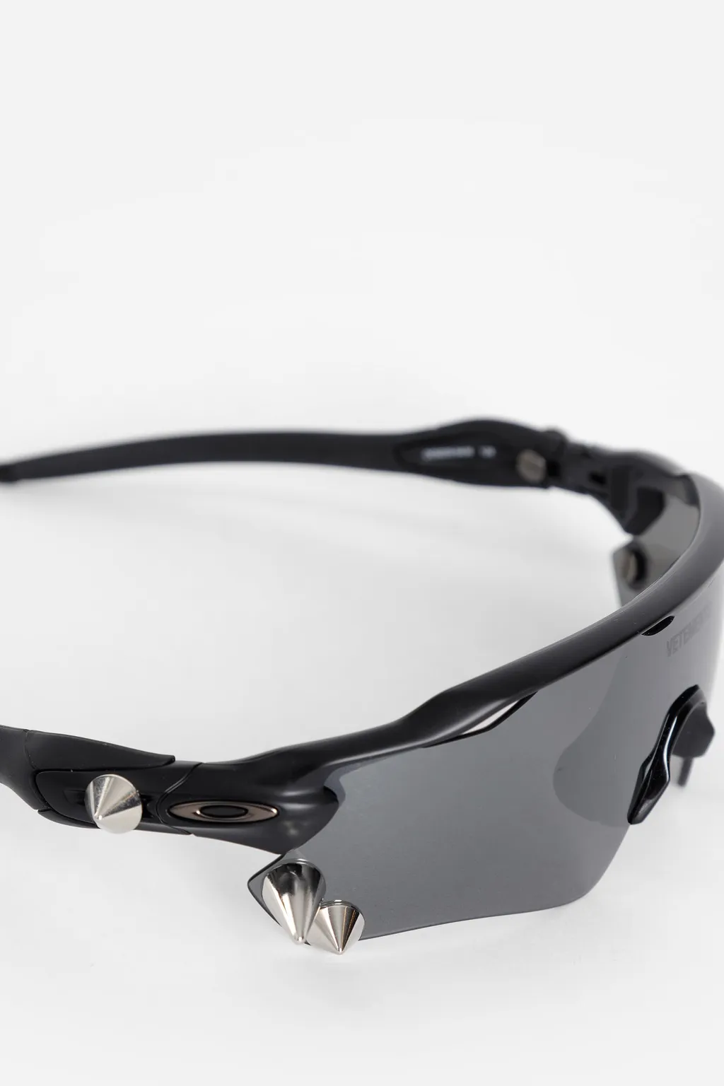 Spike Glasses 200