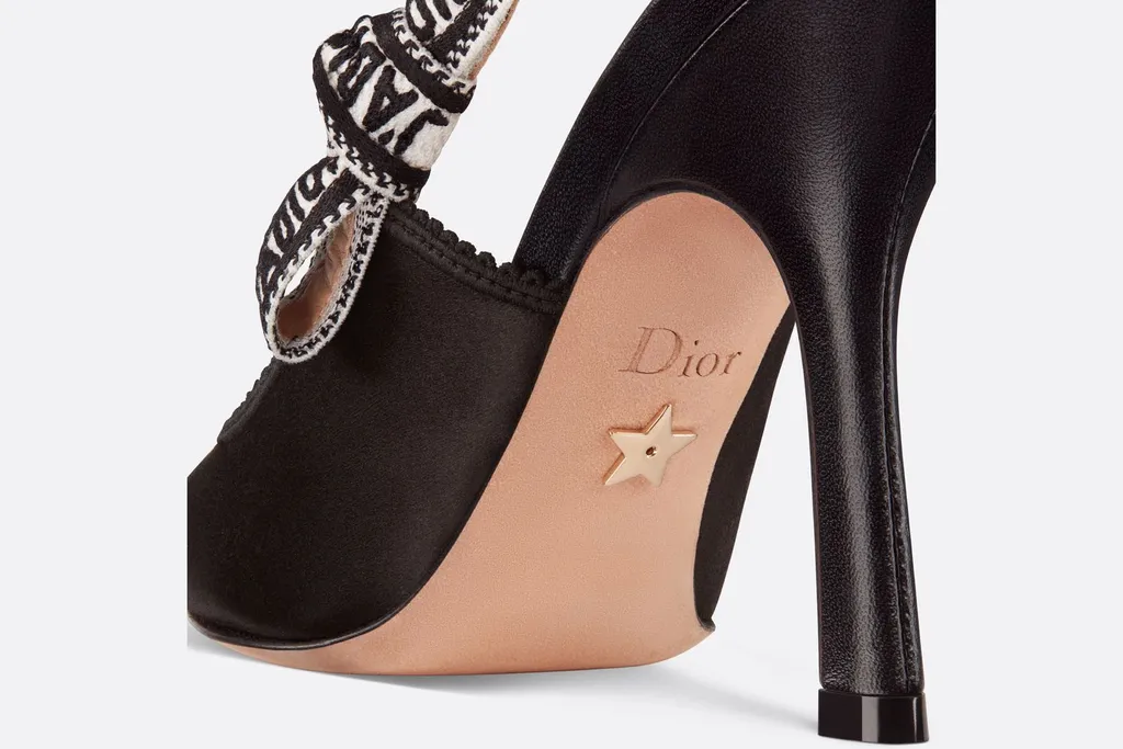 Hit The Details Of The Pointed High Heels