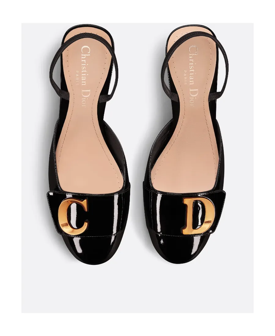 Logo Plaque Round Toe Pumps
