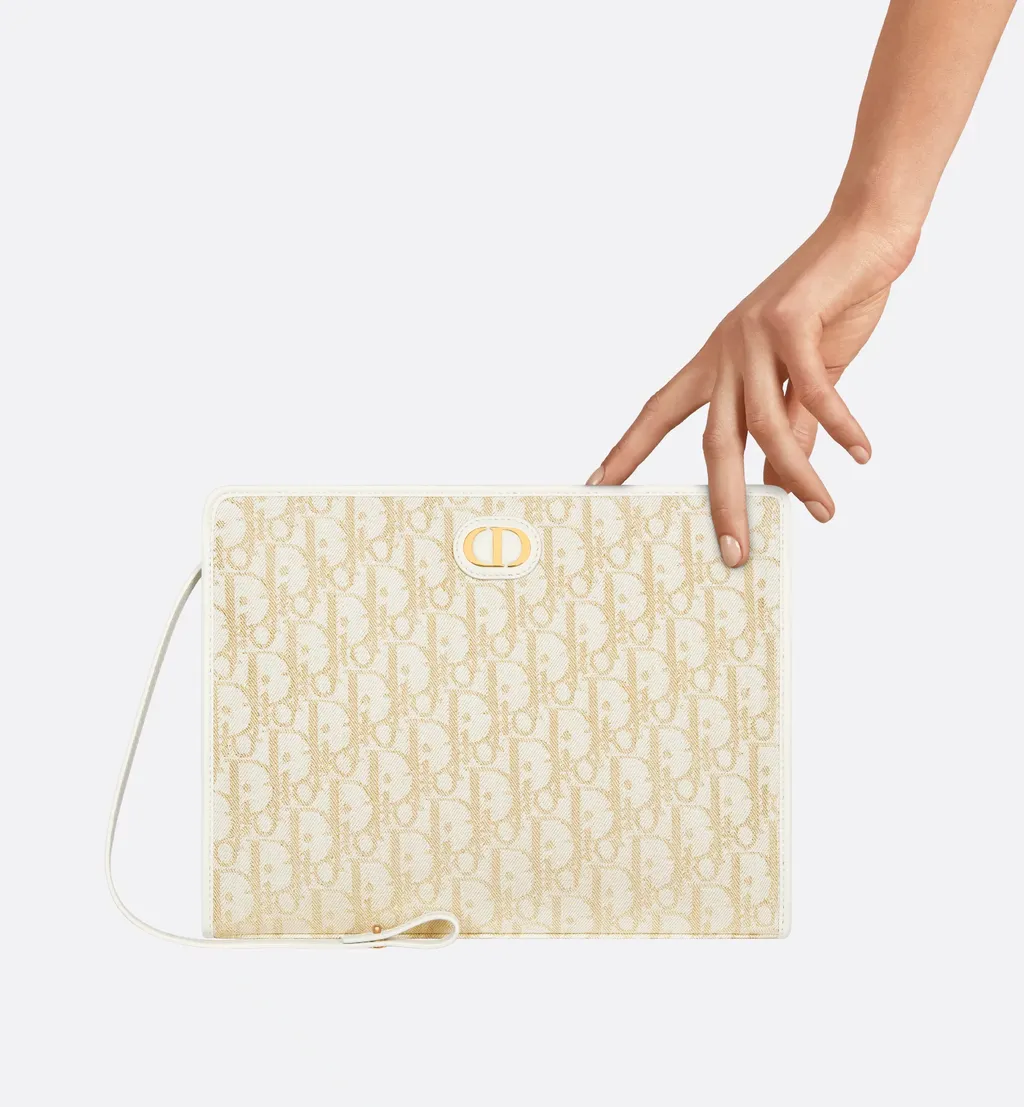 30 Montaigne Dea Pouch