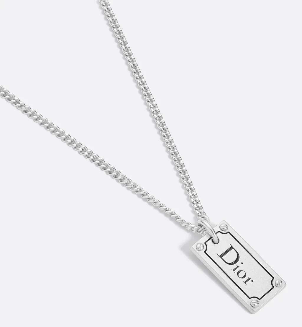 Plate Pendant Necklace
