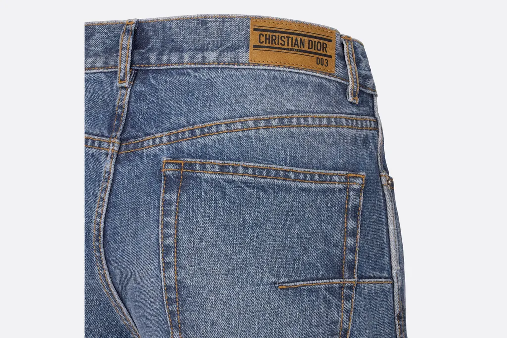 8 Straight Cropped Jeans