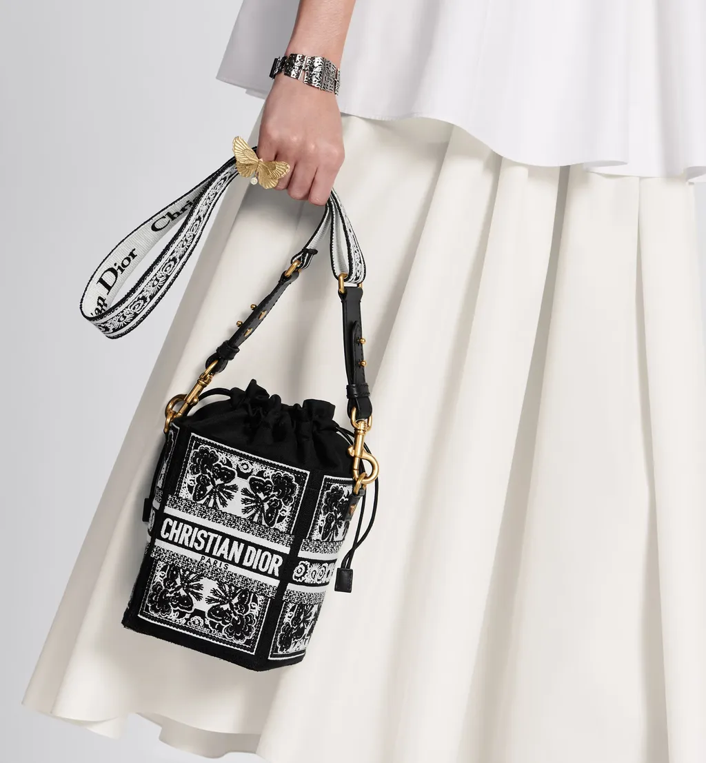 Small D-Bubble Bucket Bag