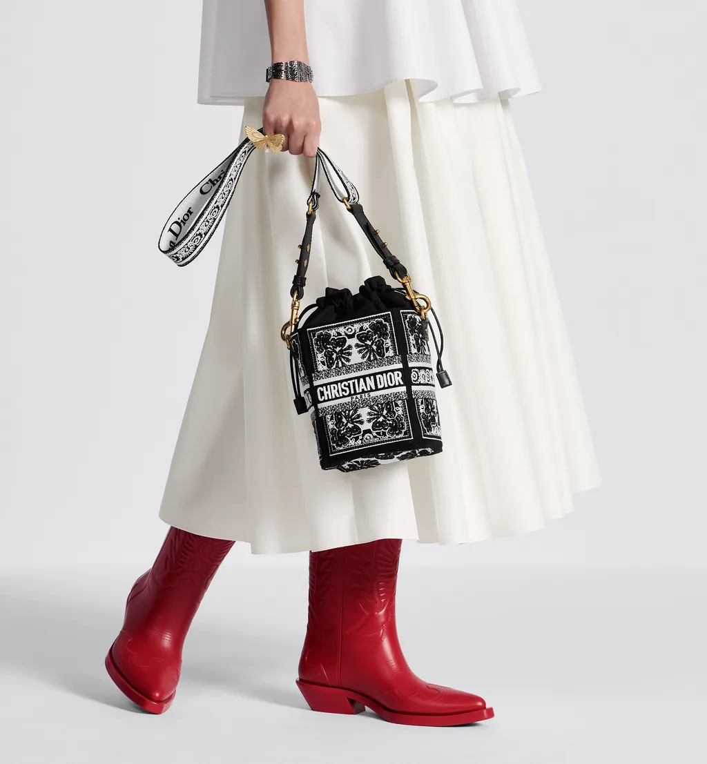 Small D-Bubble Bucket Bag