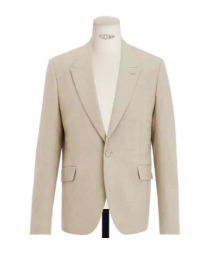 Jacket With Rounded Closure