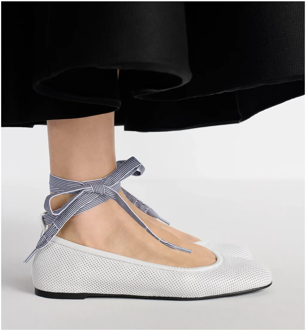 D-Journey Lace-Up Ballet Flat