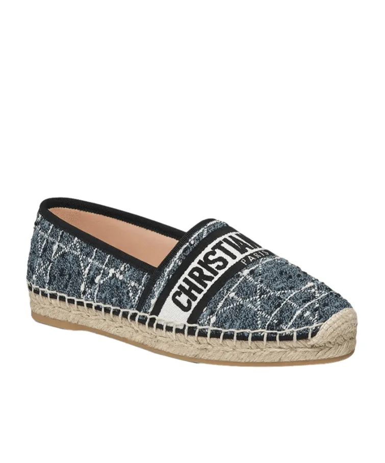 Round-Head Straw Shoes