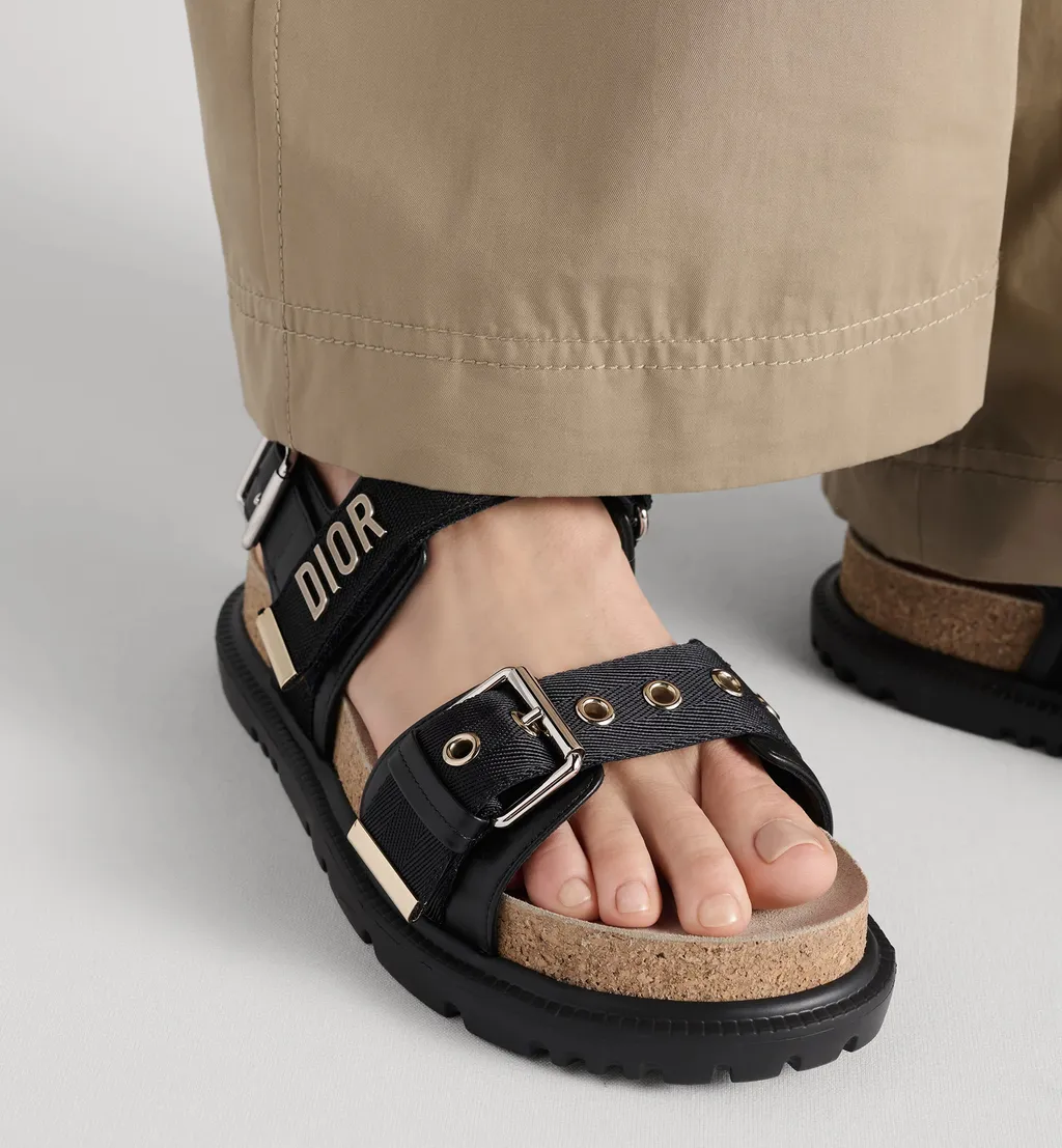 Round-Toe Flat Sandals
