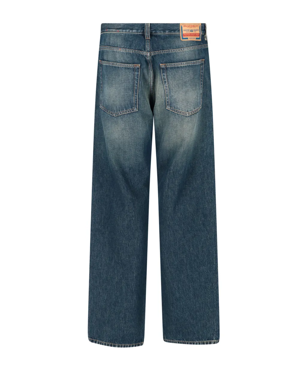 Belt-Loop Jeans