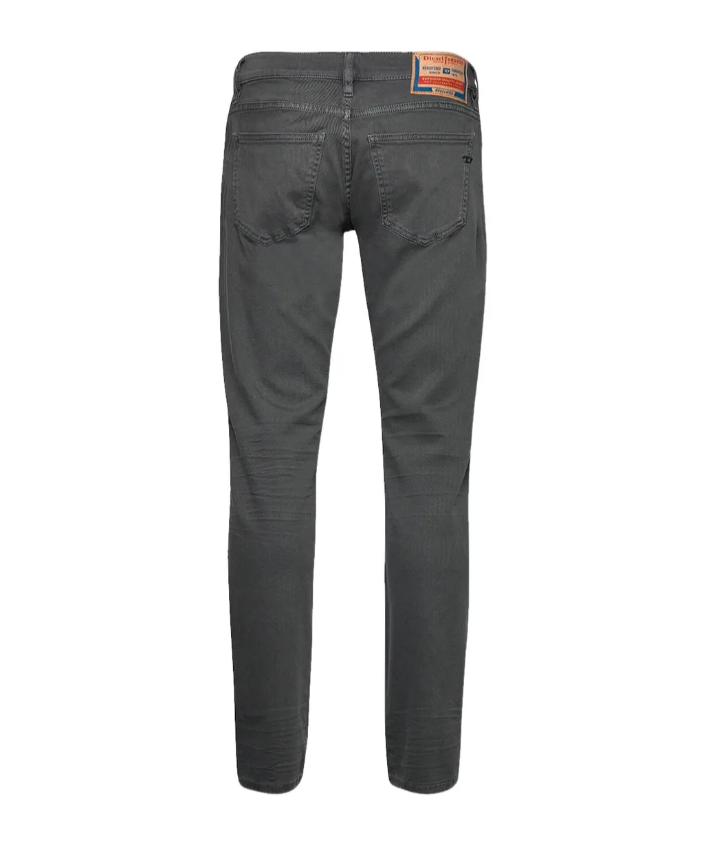 Belt-Loop Jeans
