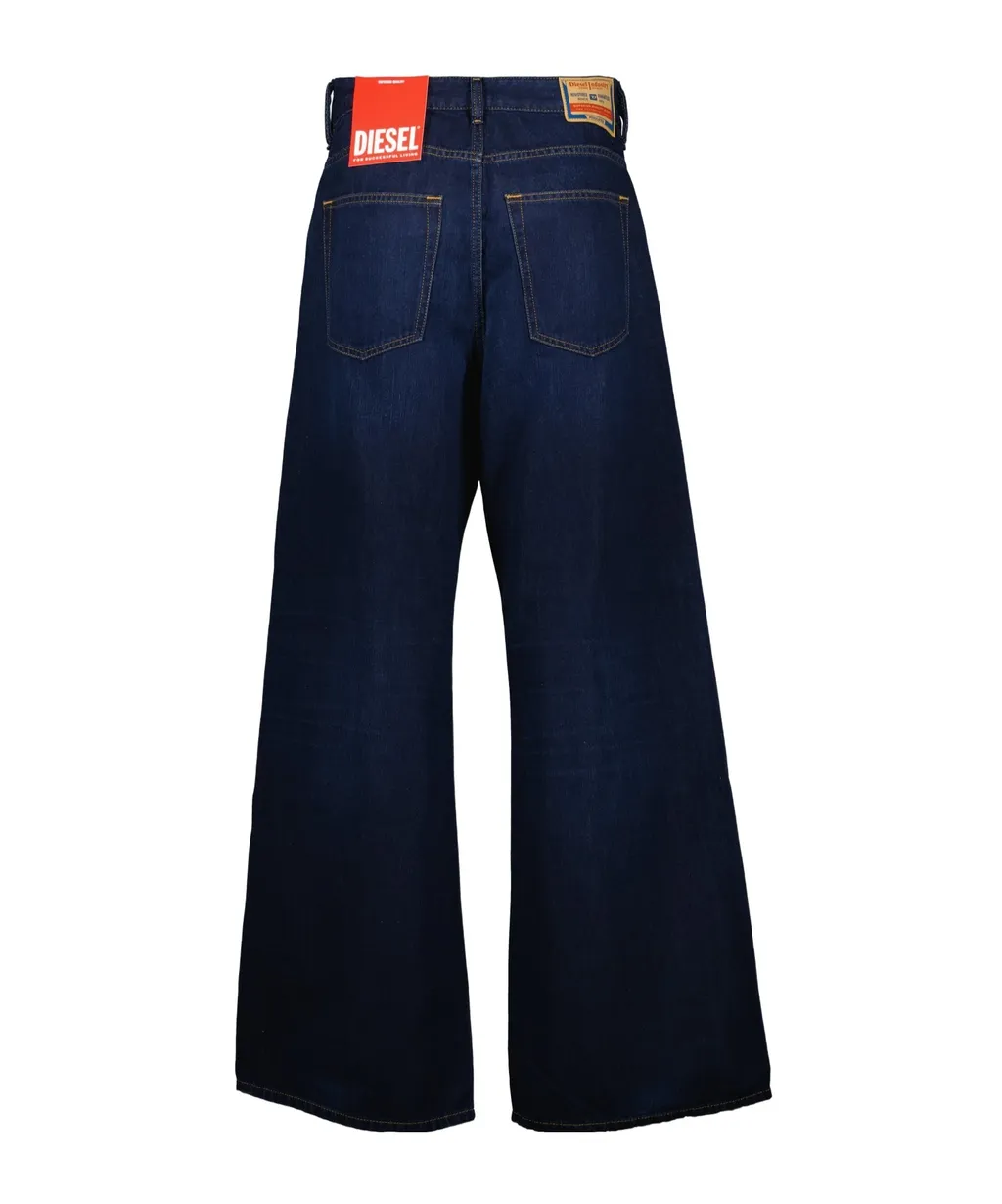 Wide-Leg Jeans