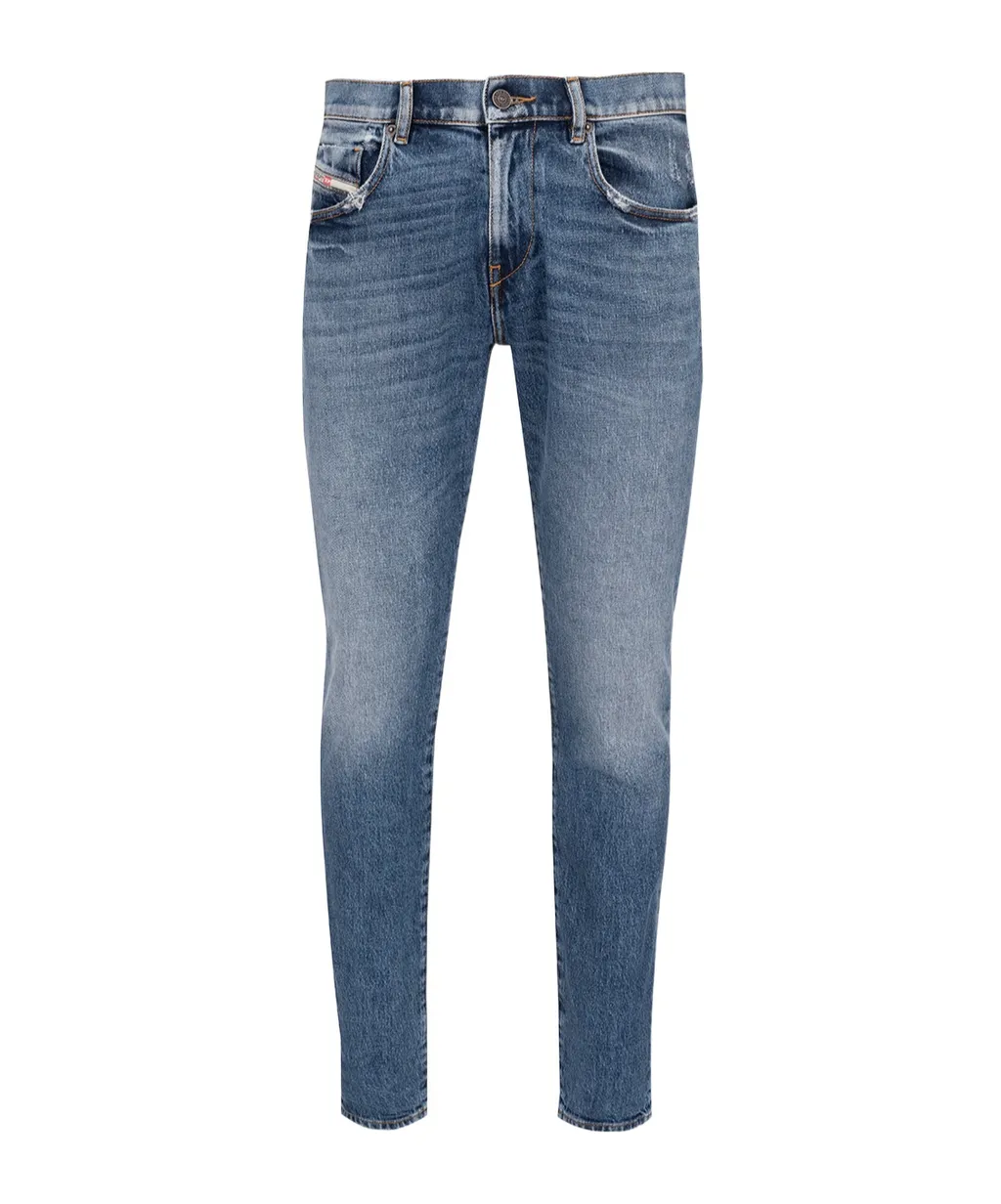 Belt-Loop Jeans