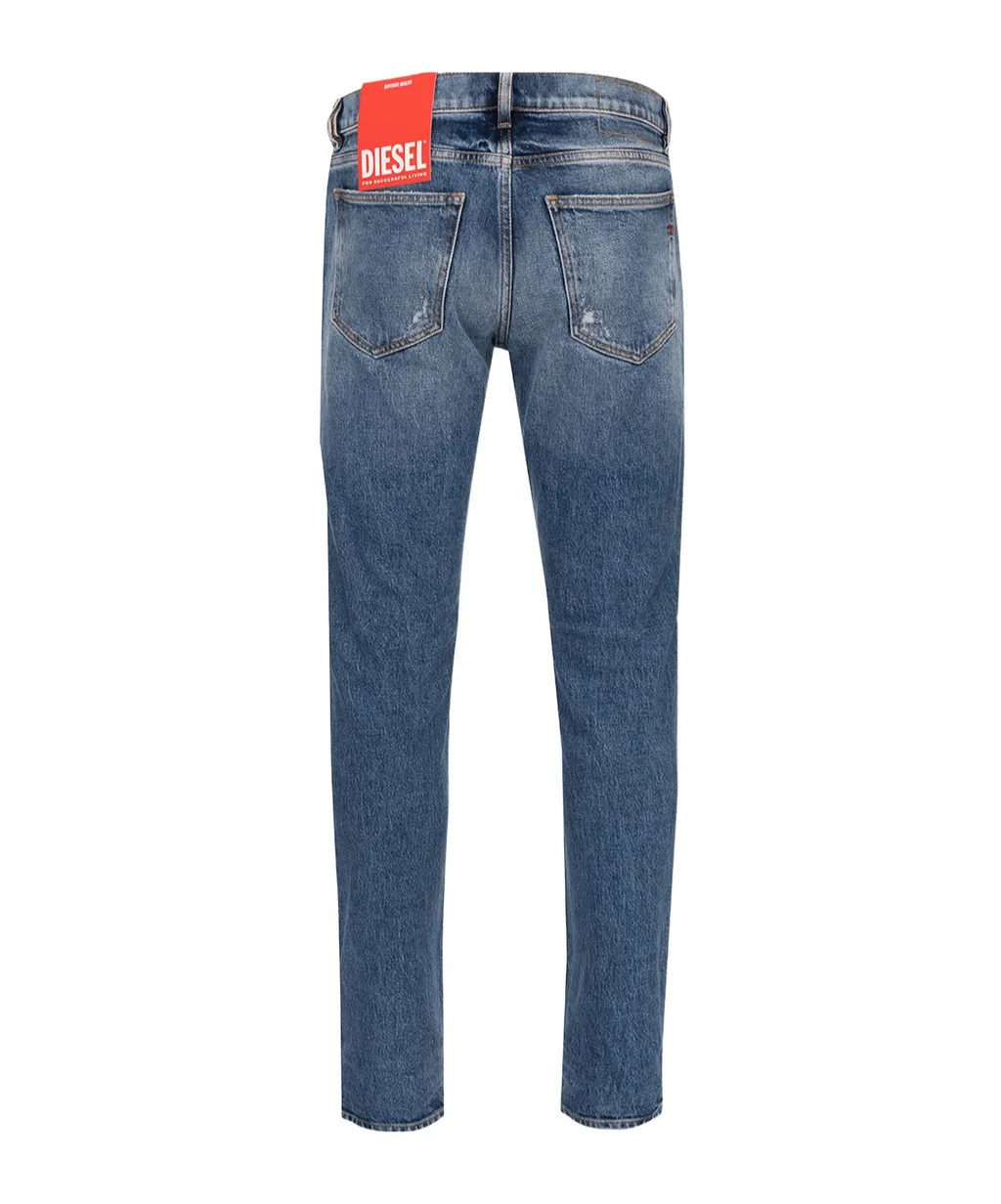 Belt-Loop Jeans