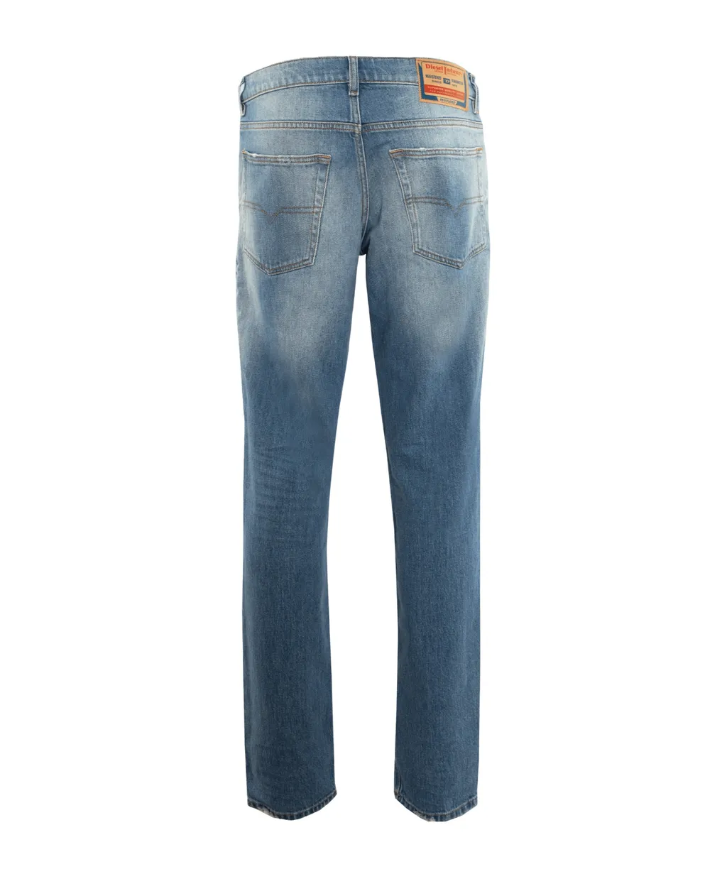 Belt-Loop Jeans