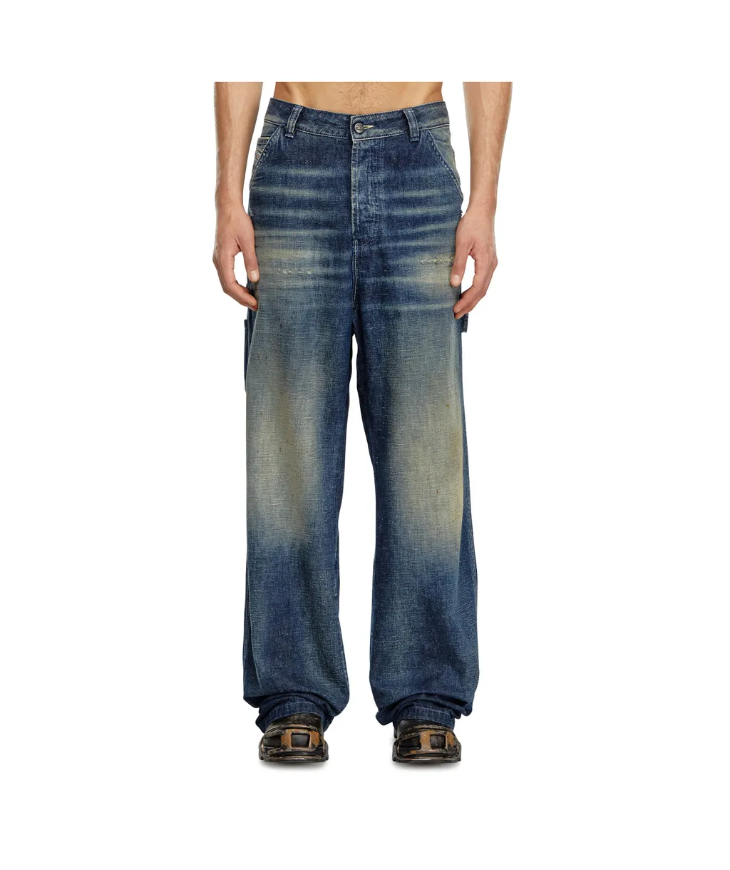D-Livery Distressed Straight Jeans