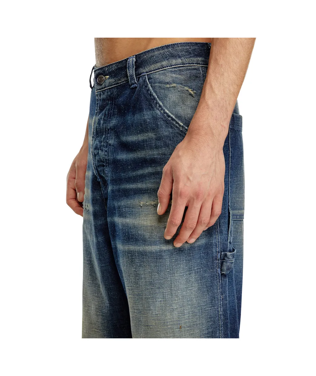 D-Livery Distressed Straight Jeans